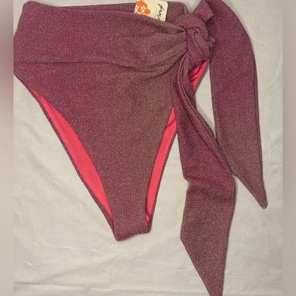 Beach Riot Metallic Bikini
Bottom with Side Tie Size XS